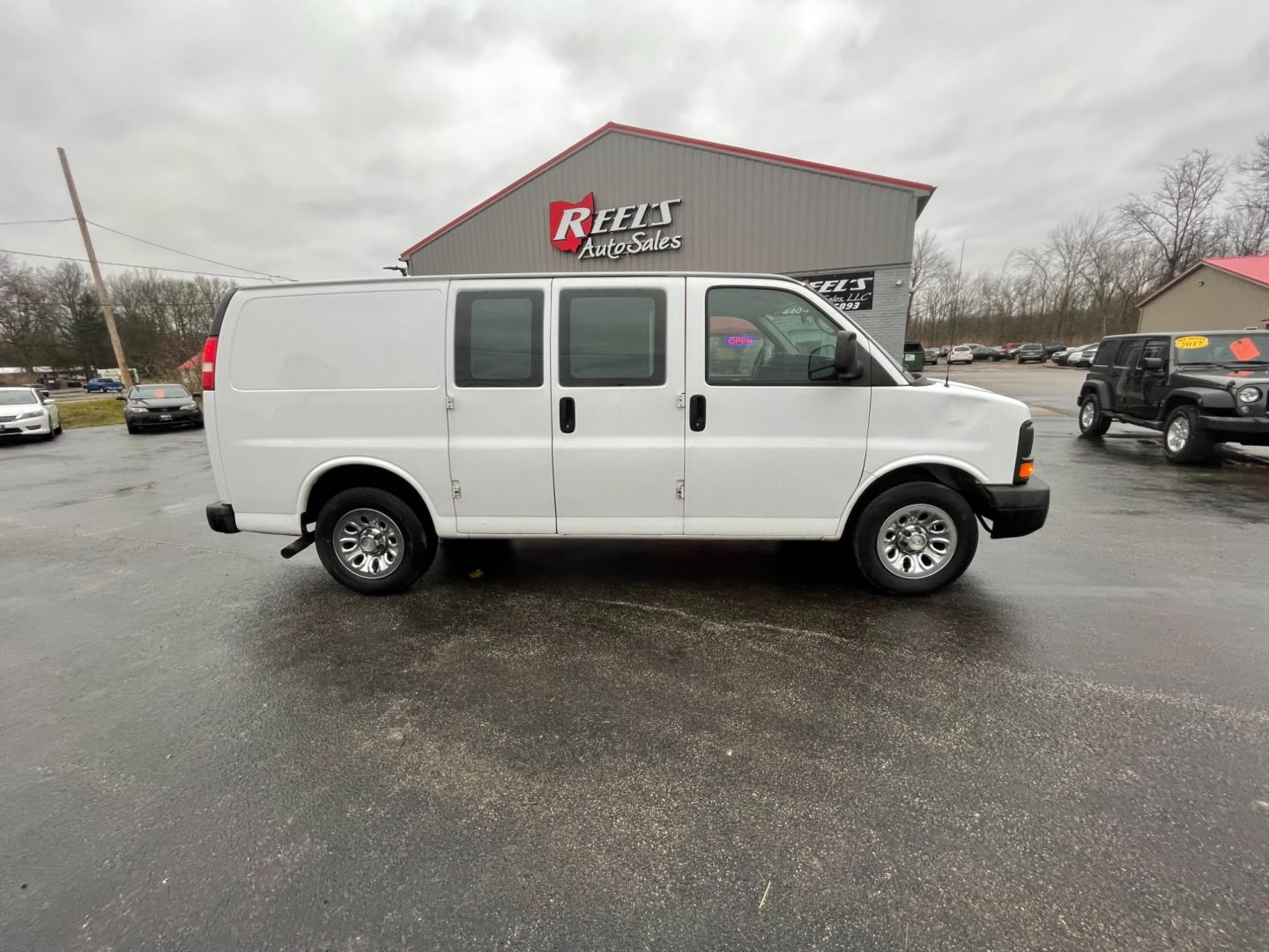 2014 White /Neutral Chevrolet Express 1500 AWD Cargo (1GCSHAF4XE1) with an 5.3L V8 OHV 16V FFV engine, 4-Speed Automatic transmission, located at 547 E. Main St., Orwell, OH, 44076, (440) 437-5893, 41.535435, -80.847855 - Photo#5